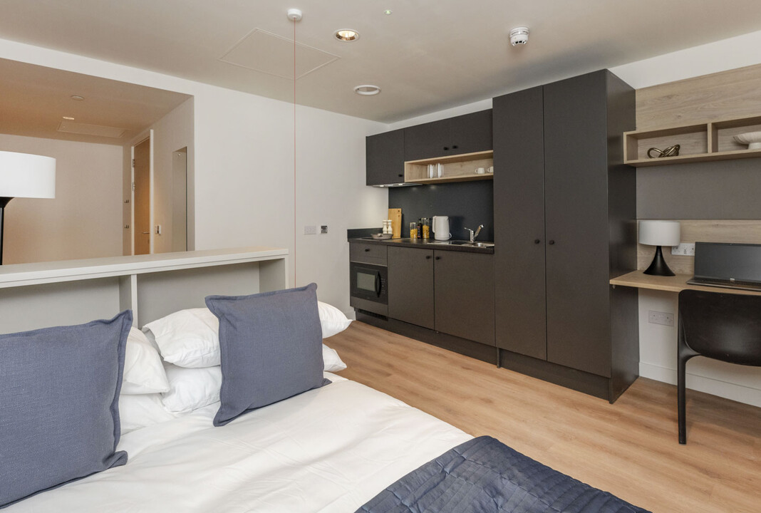 RESIZED Premium Studio